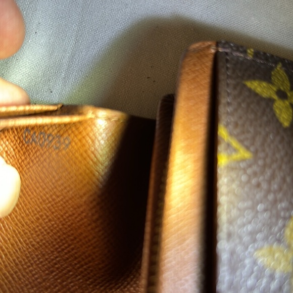 Louis Vuitton Wallett - Inside has some peeling please see photos - Picture 7 of 15